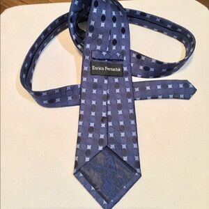 Designer “ENRICO FERTUCHIE”  Blue Circles 100% Polyester Men’s Tie. 58”L  4”W